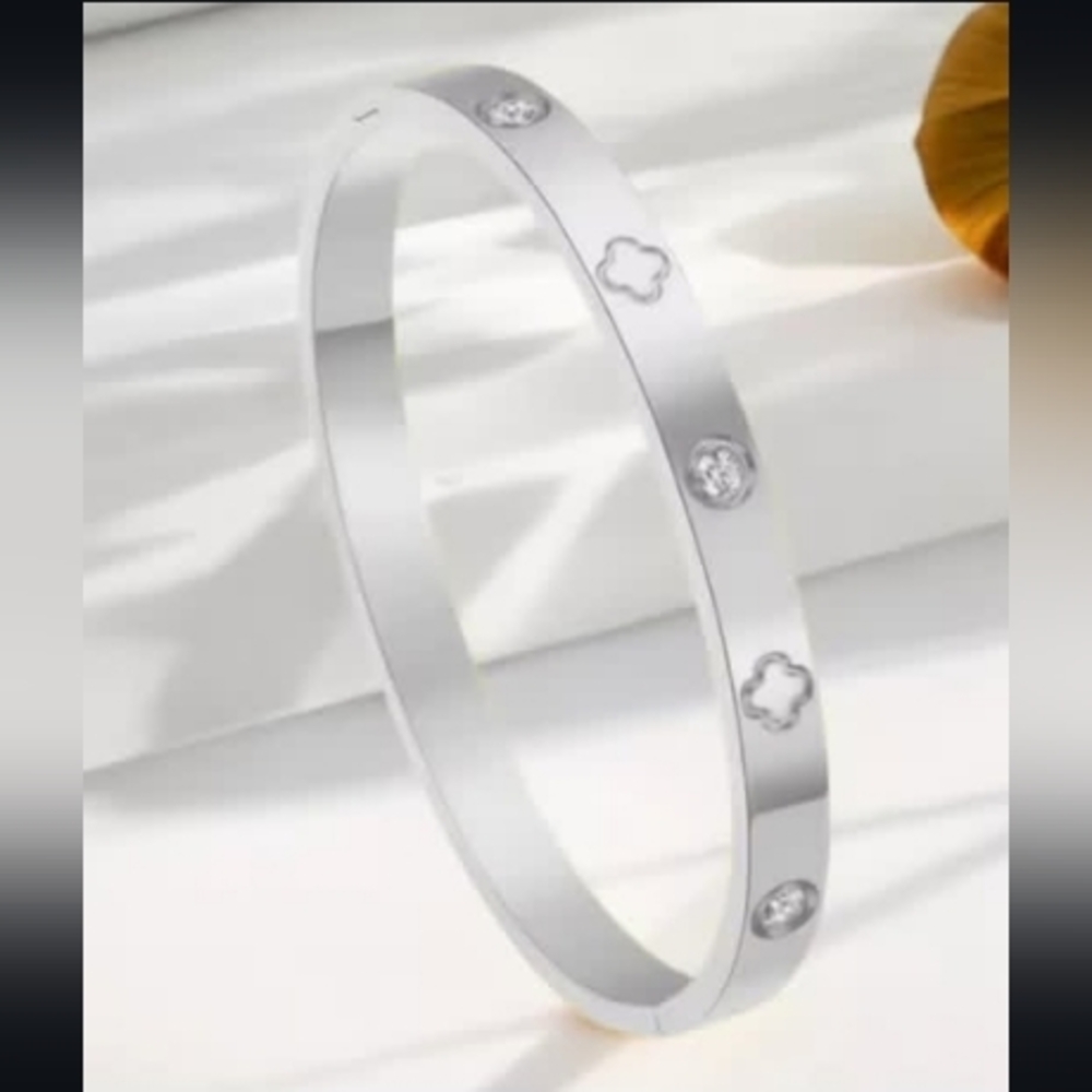 Elegant Silver Bangle Bracelet